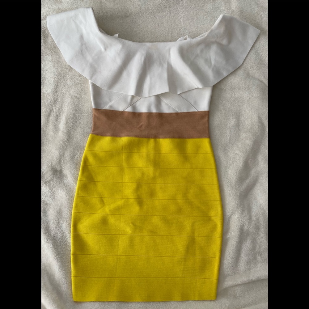 Off the shoulder- BODYCON dress - BEBE